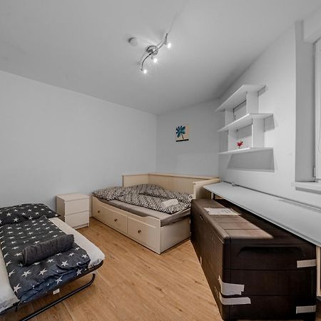 Huge Apartment Next To Train Station Close To The City Center Bratislava Bagian luar foto