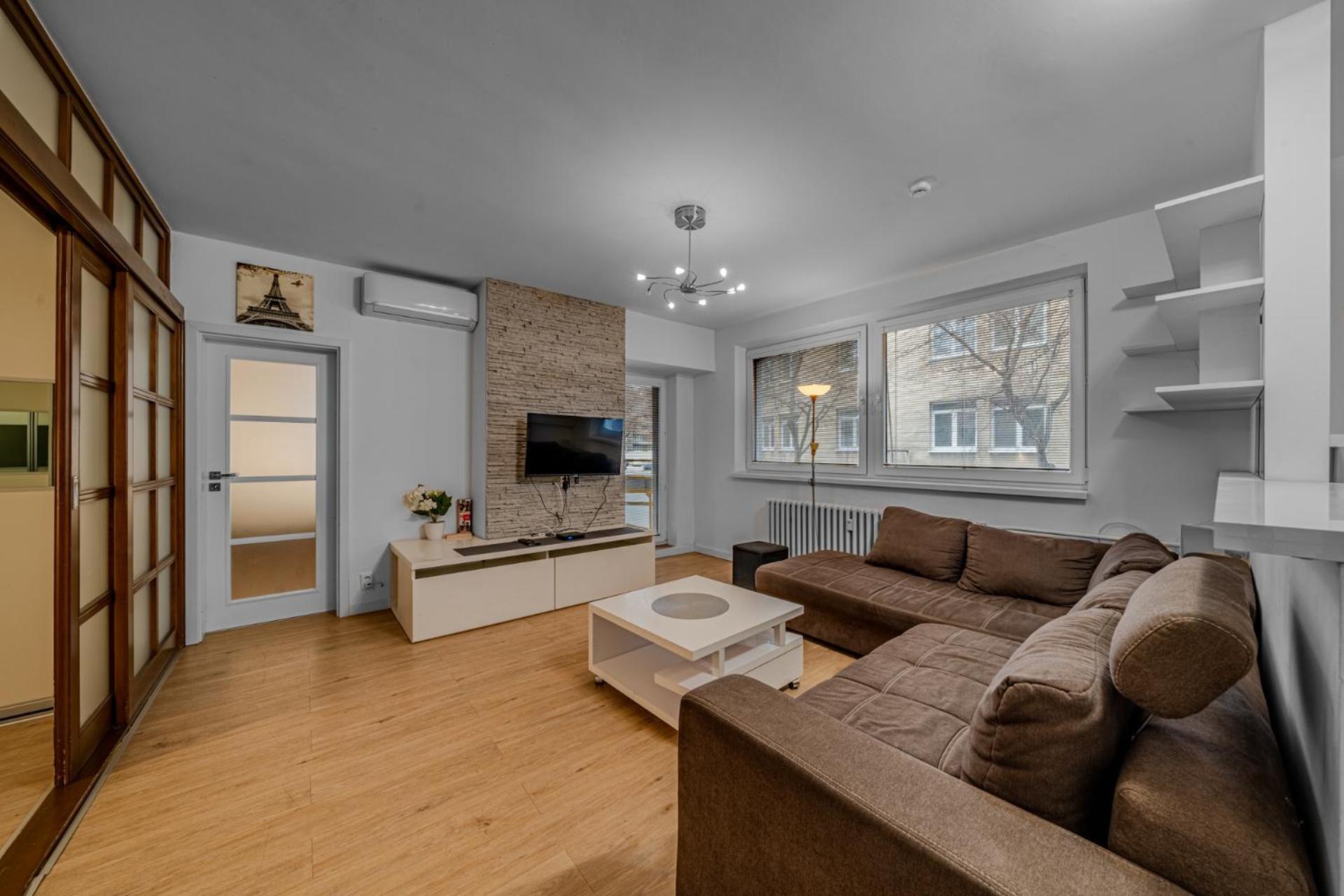 Huge Apartment Next To Train Station Close To The City Center Bratislava Bagian luar foto