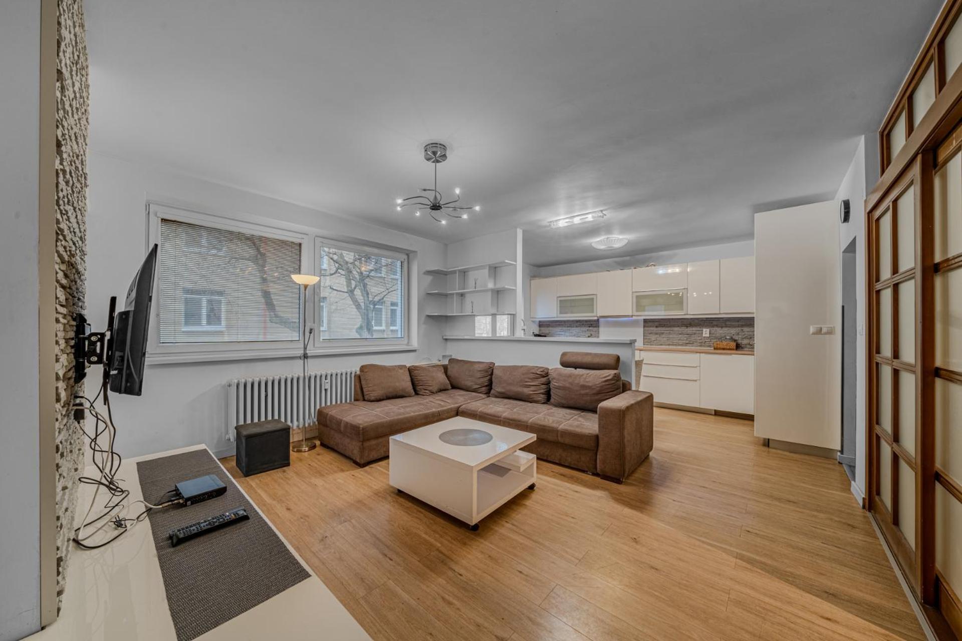 Huge Apartment Next To Train Station Close To The City Center Bratislava Bagian luar foto