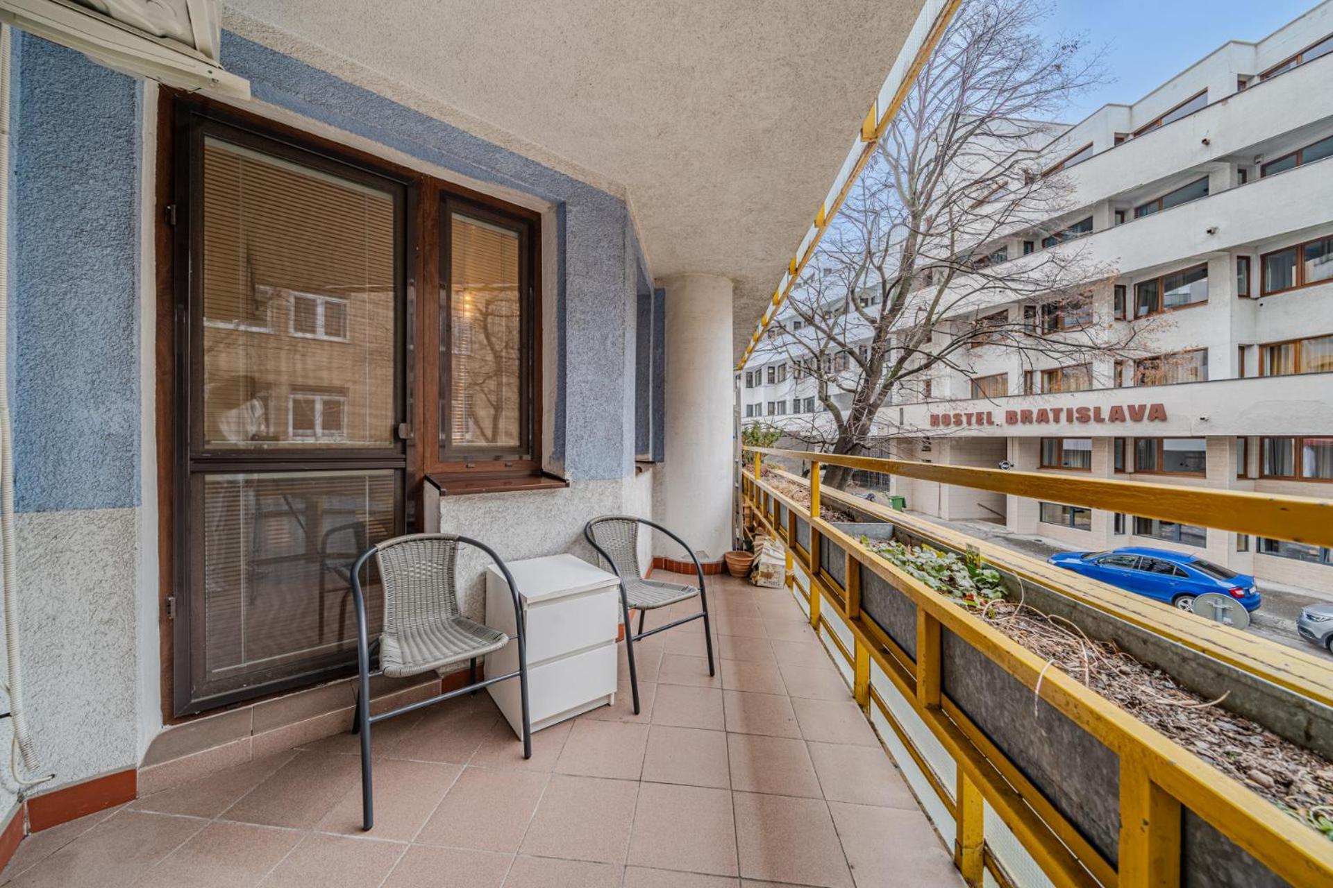 Huge Apartment Next To Train Station Close To The City Center Bratislava Bagian luar foto